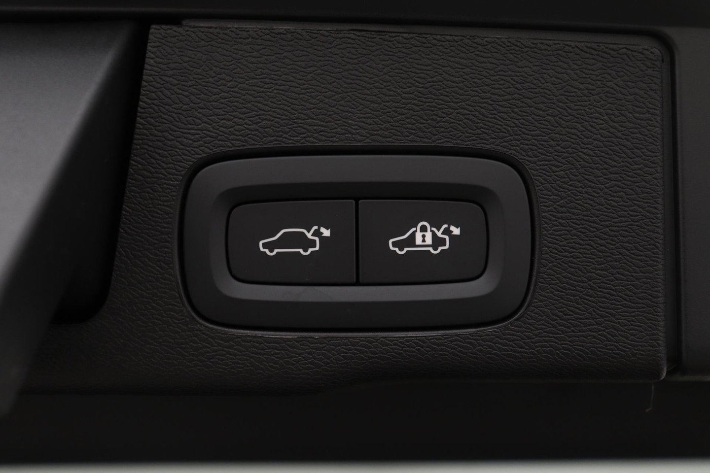 Volvo XC60 T8 Plug-in hybrid Ultra Dark | Head-Up | Panoramadak | 360° Camera | ACC | harman/kardon | BLIS