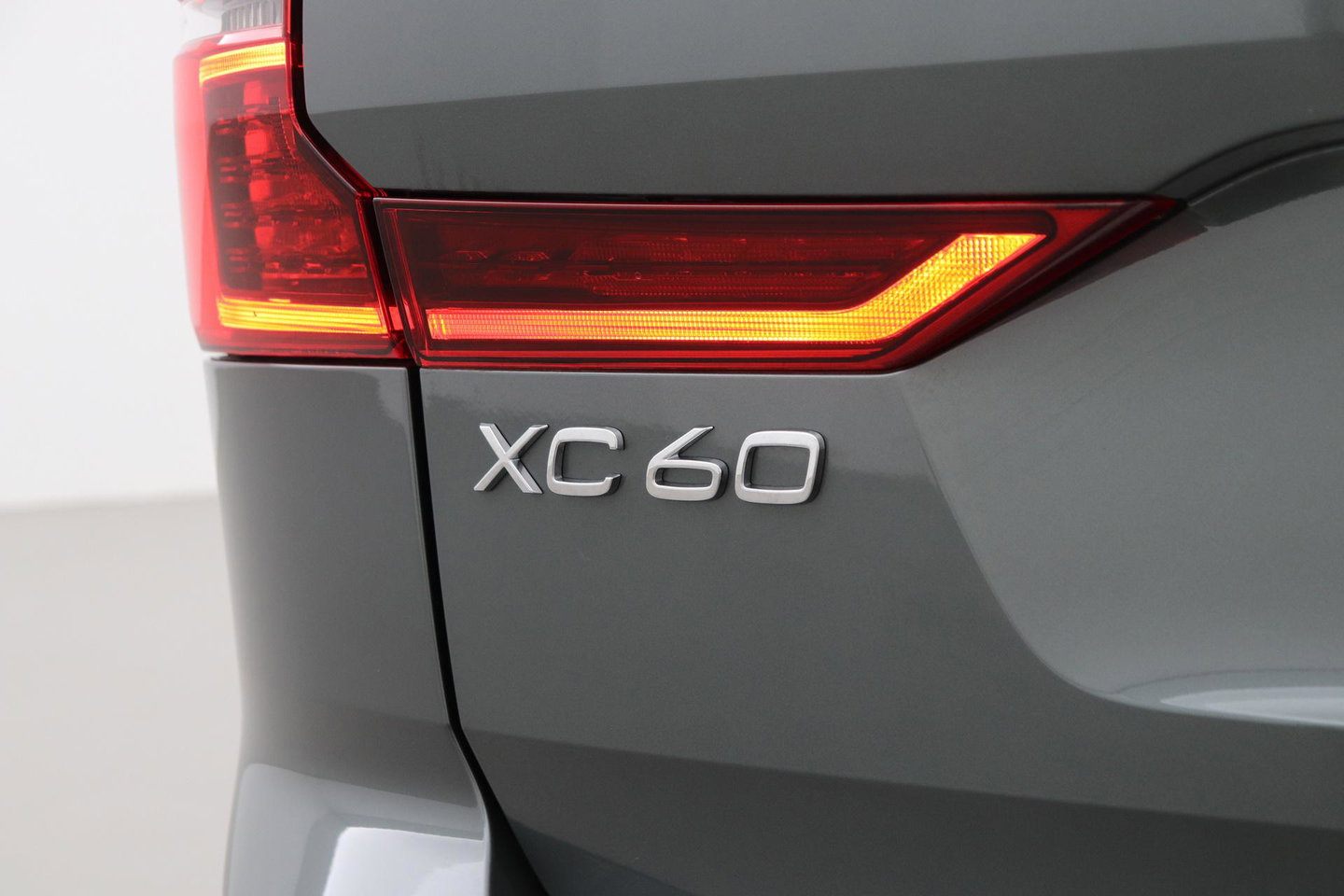 Volvo XC60 T8 Plug-in hybrid Ultra Dark | Head-Up | Panoramadak | 360° Camera | ACC | harman/kardon | BLIS