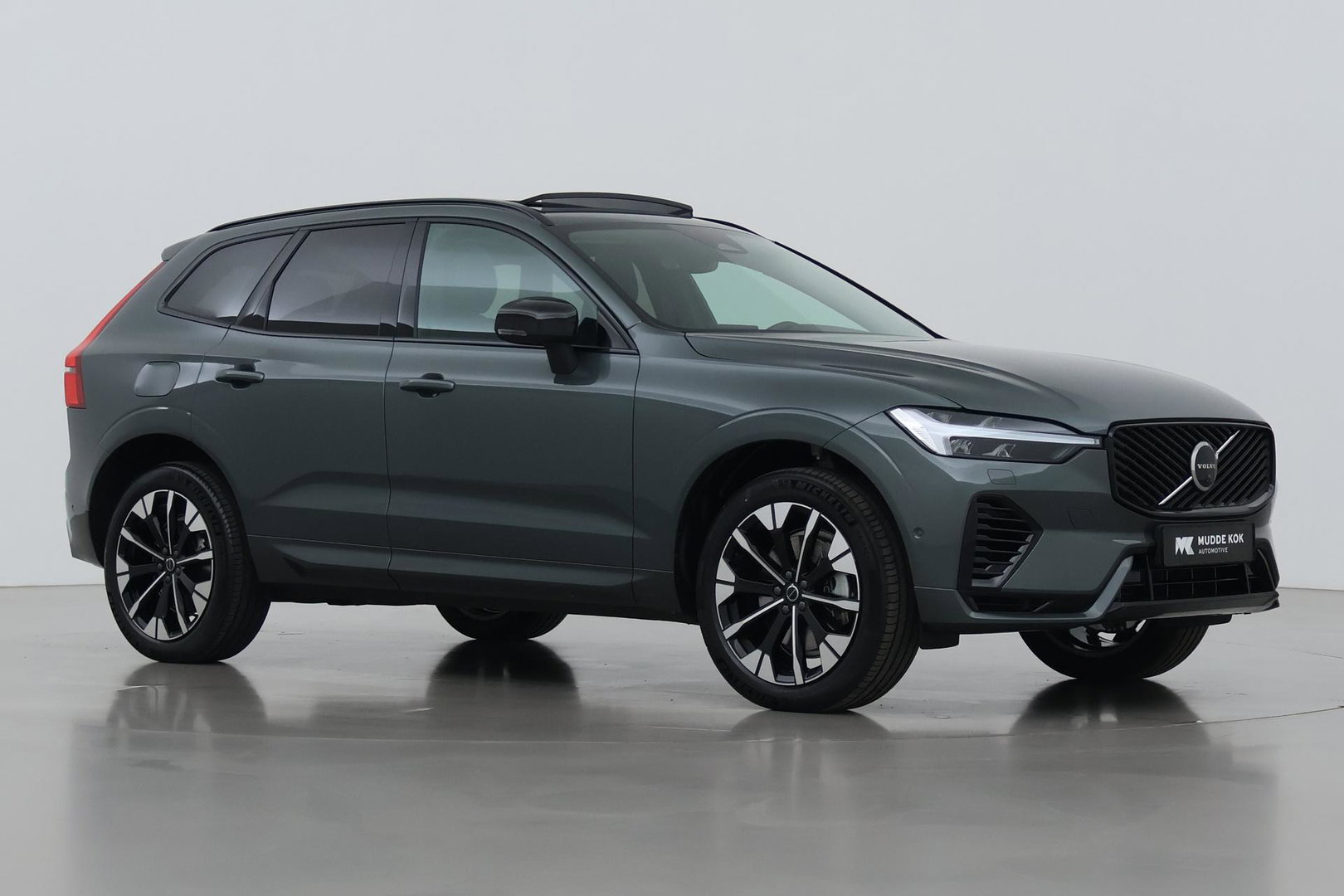 Volvo XC60 T8 Plug-in hybrid Ultra Dark | Head-Up | Panoramadak | 360° Camera | ACC | harman/kardon | BLIS