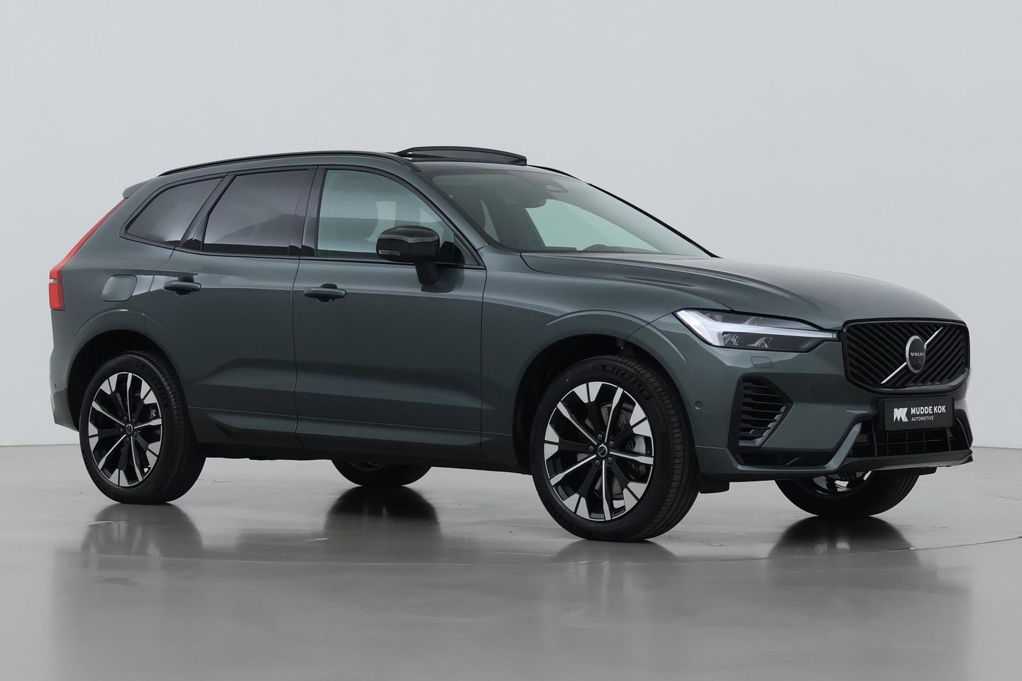 Volvo XC60 T8 Plug-in hybrid Ultra Dark | Head-Up | Panoramadak | 360° Camera | ACC | harman/kardon | BLIS