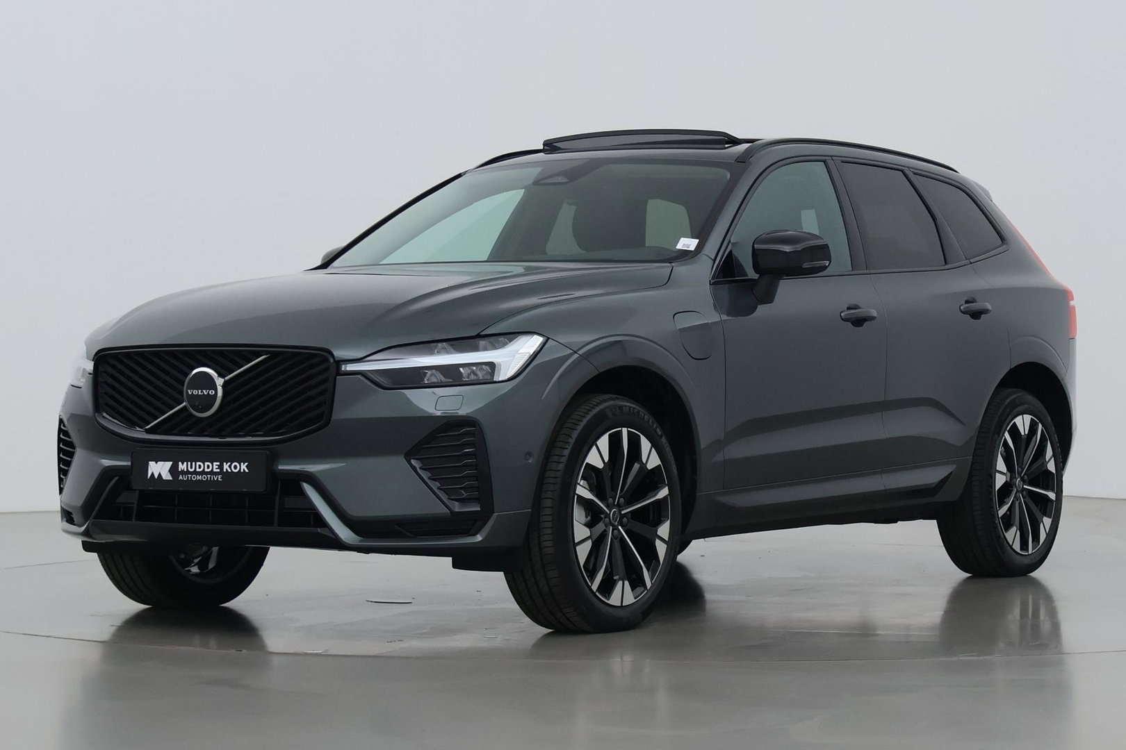 Volvo XC60 T8 Plug-in hybrid Ultra Dark | Head-Up | Panoramadak | 360° Camera | ACC | harman/kardon | BLIS