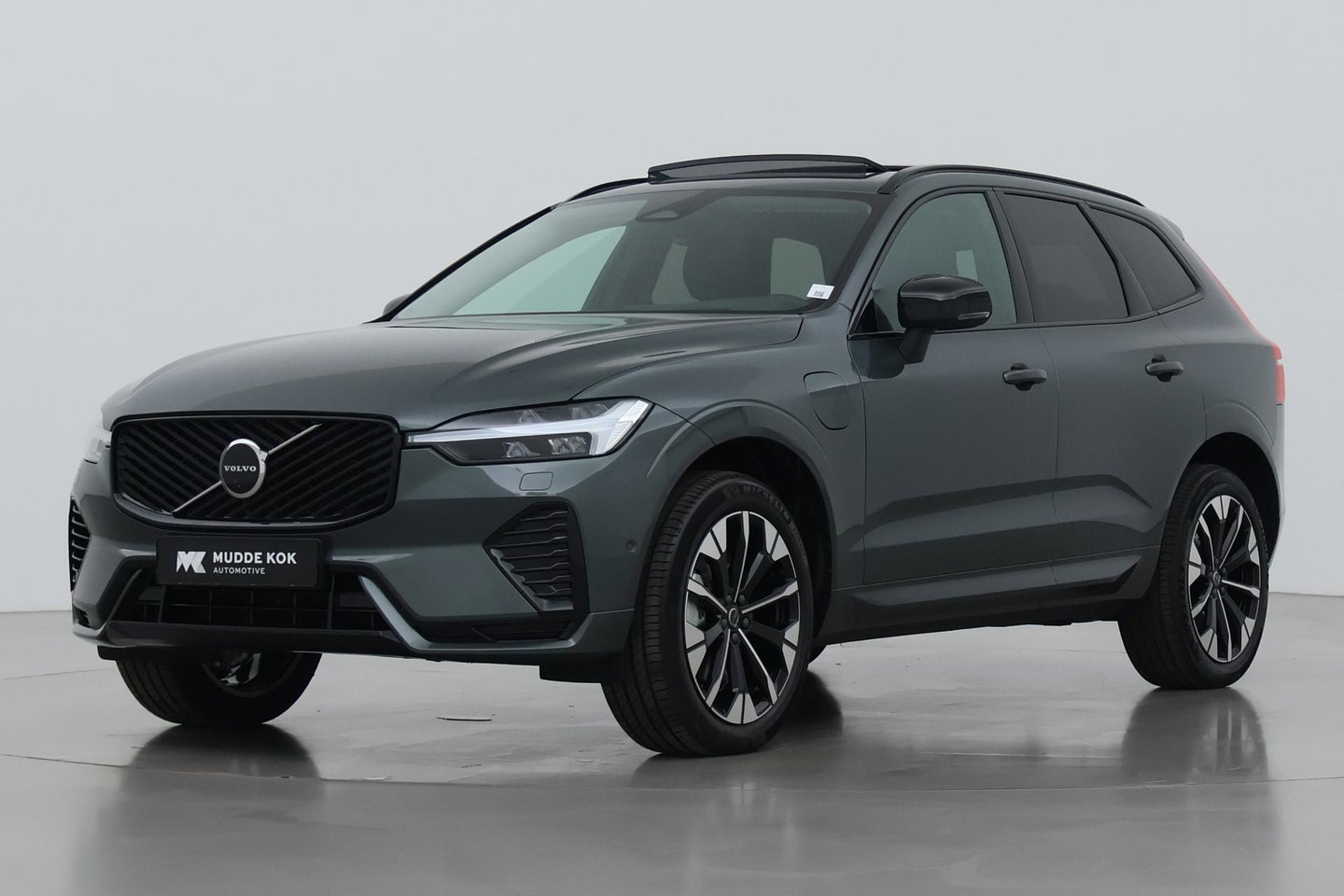 Volvo XC60 T8 Plug-in hybrid Ultra Dark | Head-Up | Panoramadak | 360° Camera | ACC | harman/kardon | BLIS