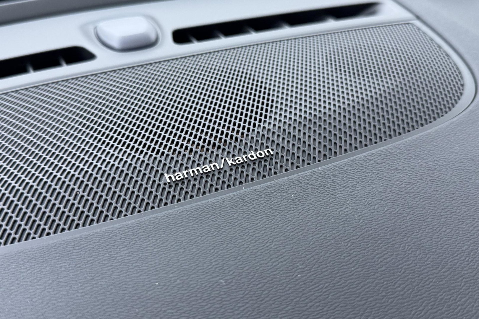 Volvo XC40 2.0 B3 Plus Dark | Harman/Kardon | Keyless | Camera | Stoel+Stuurverwarming | Memory | 18 Inch