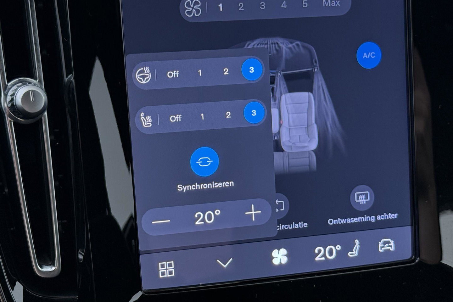 Volvo XC40 2.0 B3 Plus Dark | Harman/Kardon | Keyless | Camera | Stoel+Stuurverwarming | Memory | 18 Inch