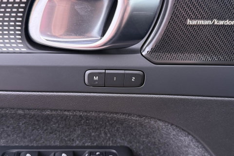 Volvo XC40 2.0 B3 Plus Dark | Harman/Kardon | Keyless | Camera | Stoel+Stuurverwarming | Memory | 18 Inch