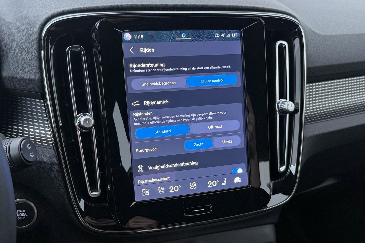 Volvo XC40 2.0 B3 Plus Dark | Harman/Kardon | Keyless | Camera | Stoel+Stuurverwarming | Memory | 18 Inch