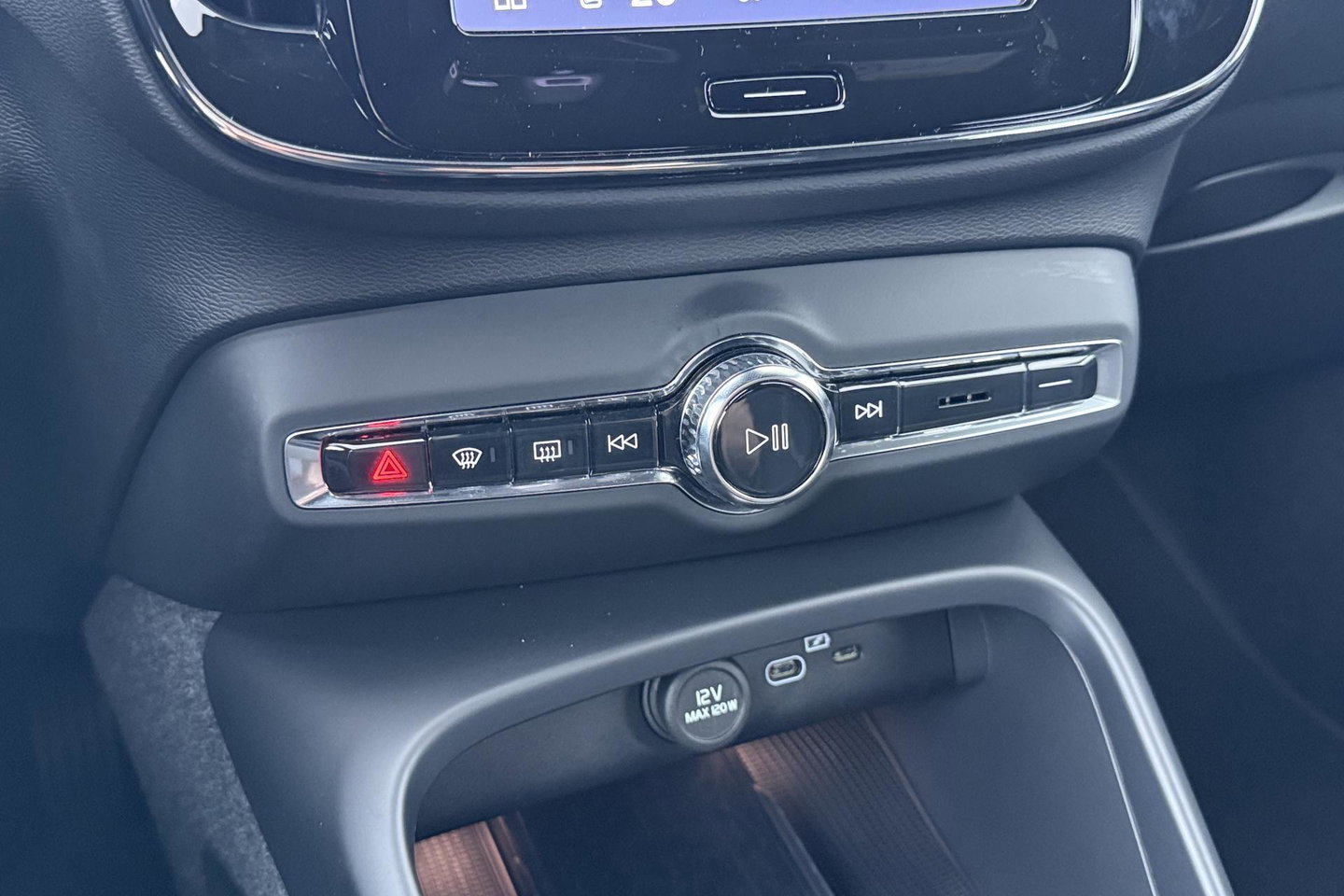 Volvo XC40 2.0 B3 Plus Dark | Harman/Kardon | Keyless | Camera | Stoel+Stuurverwarming | Memory | 18 Inch