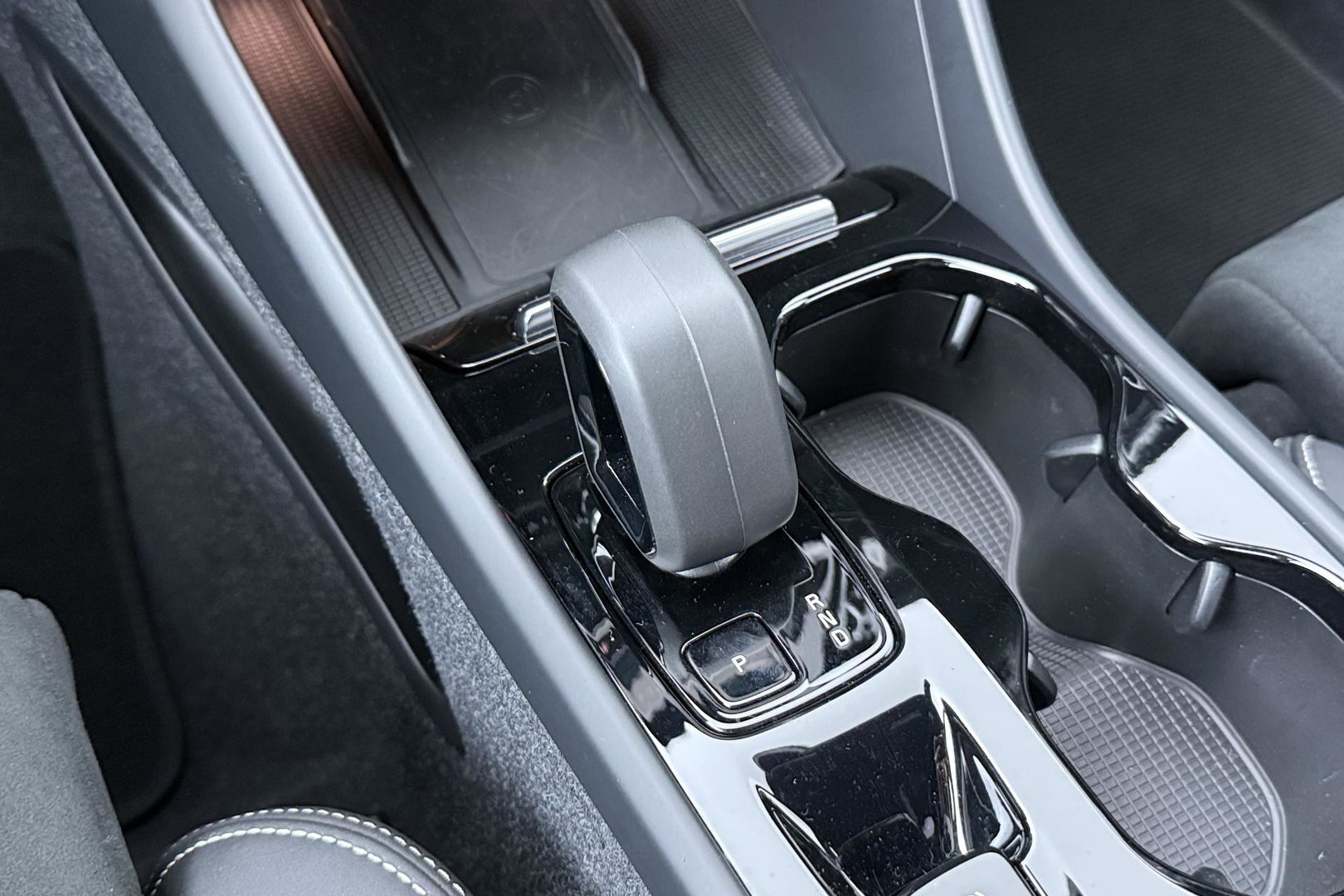 Volvo XC40 2.0 B3 Plus Dark | Harman/Kardon | Keyless | Camera | Stoel+Stuurverwarming | Memory | 18 Inch