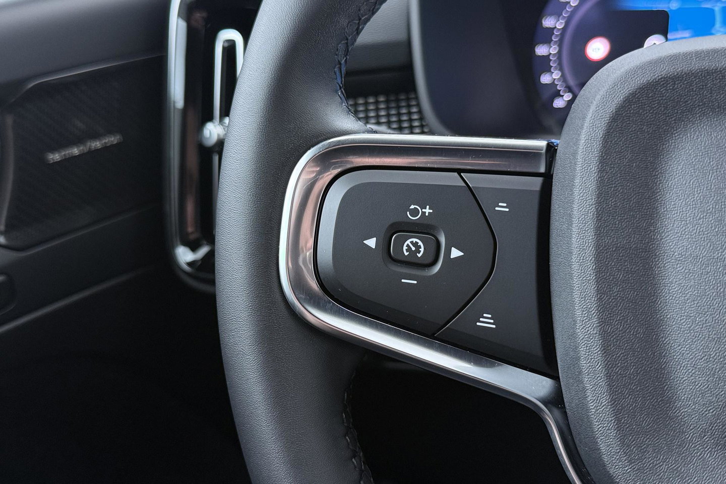 Volvo XC40 2.0 B3 Plus Dark | Harman/Kardon | Keyless | Camera | Stoel+Stuurverwarming | Memory | 18 Inch