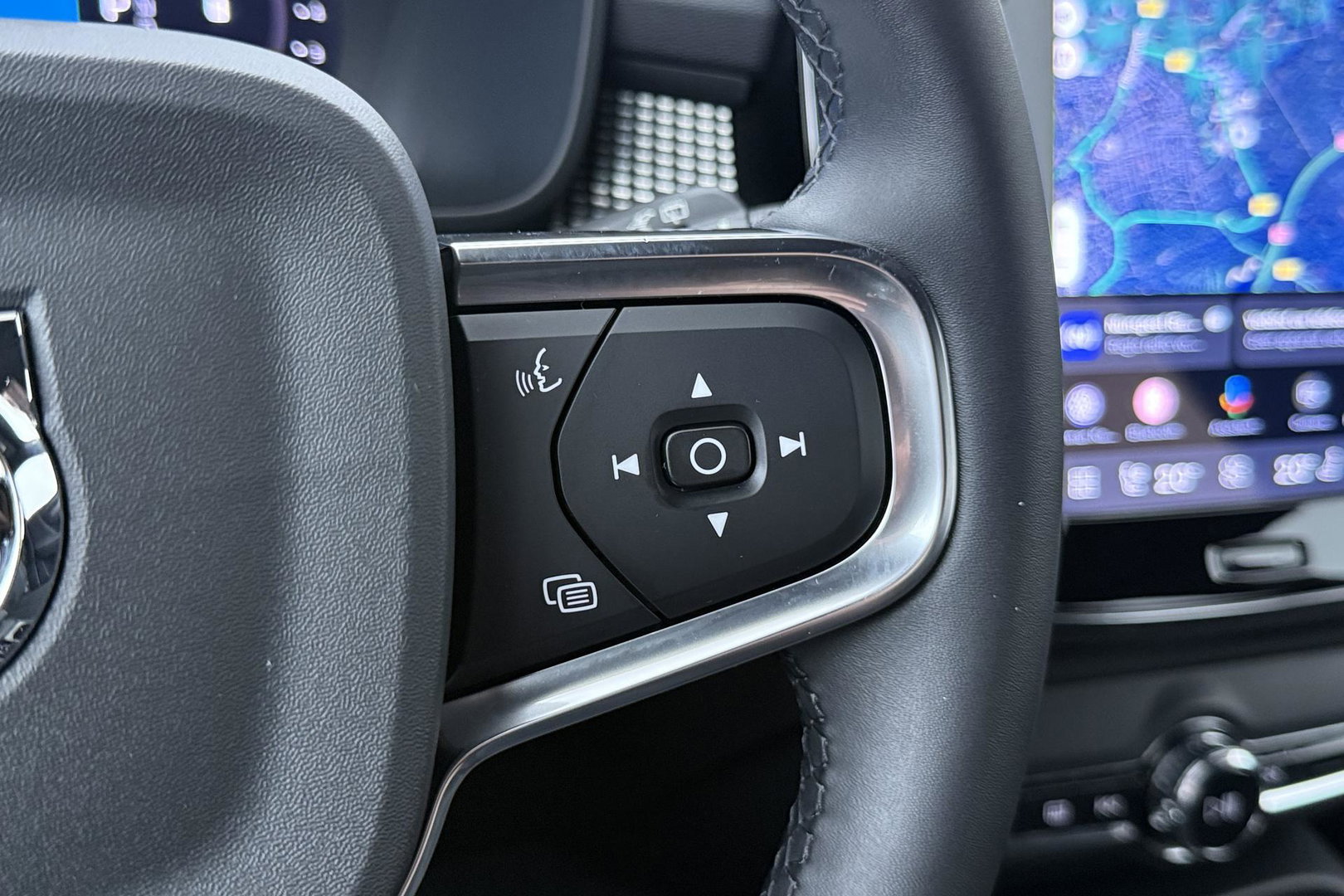 Volvo XC40 2.0 B3 Plus Dark | Harman/Kardon | Keyless | Camera | Stoel+Stuurverwarming | Memory | 18 Inch