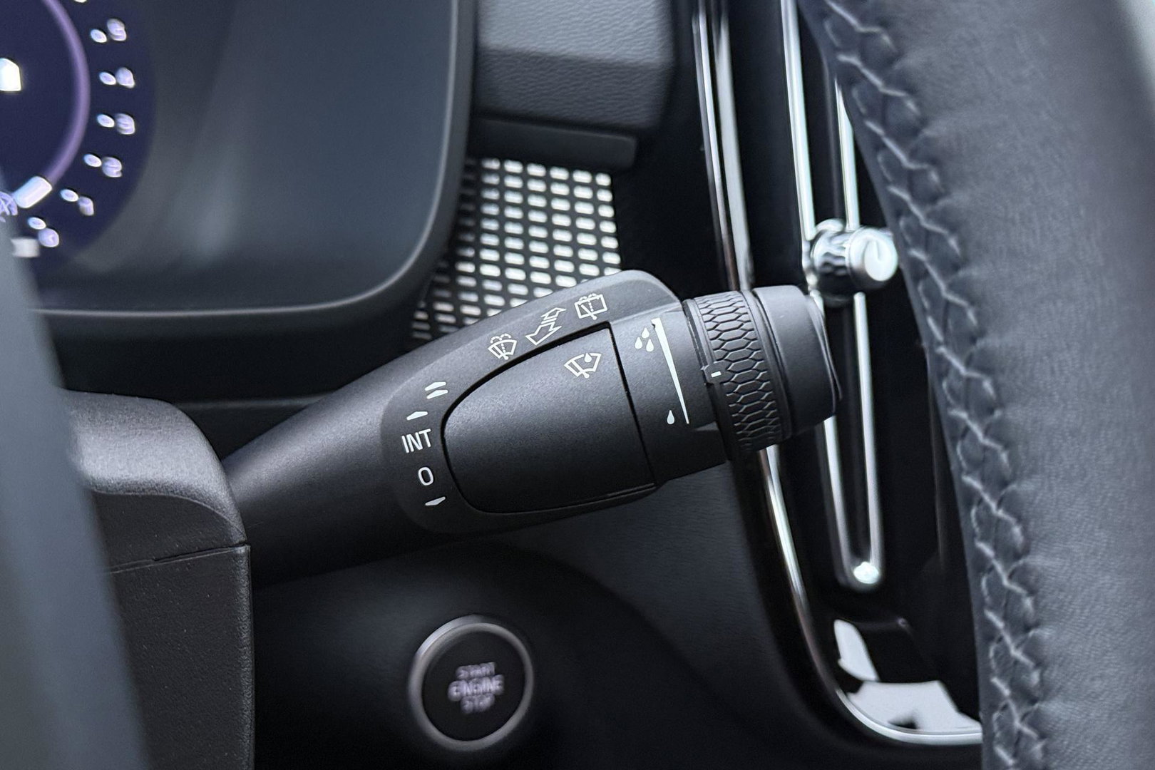 Volvo XC40 2.0 B3 Plus Dark | Harman/Kardon | Keyless | Camera | Stoel+Stuurverwarming | Memory | 18 Inch