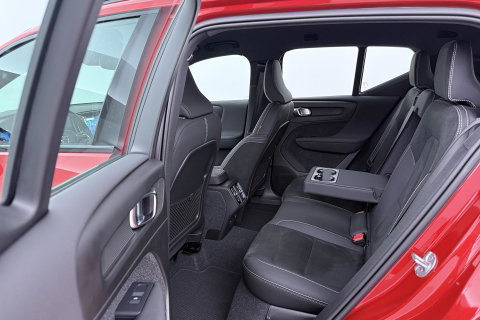 Volvo XC40 2.0 B3 Plus Dark | Harman/Kardon | Keyless | Camera | Stoel+Stuurverwarming | Memory | 18 Inch