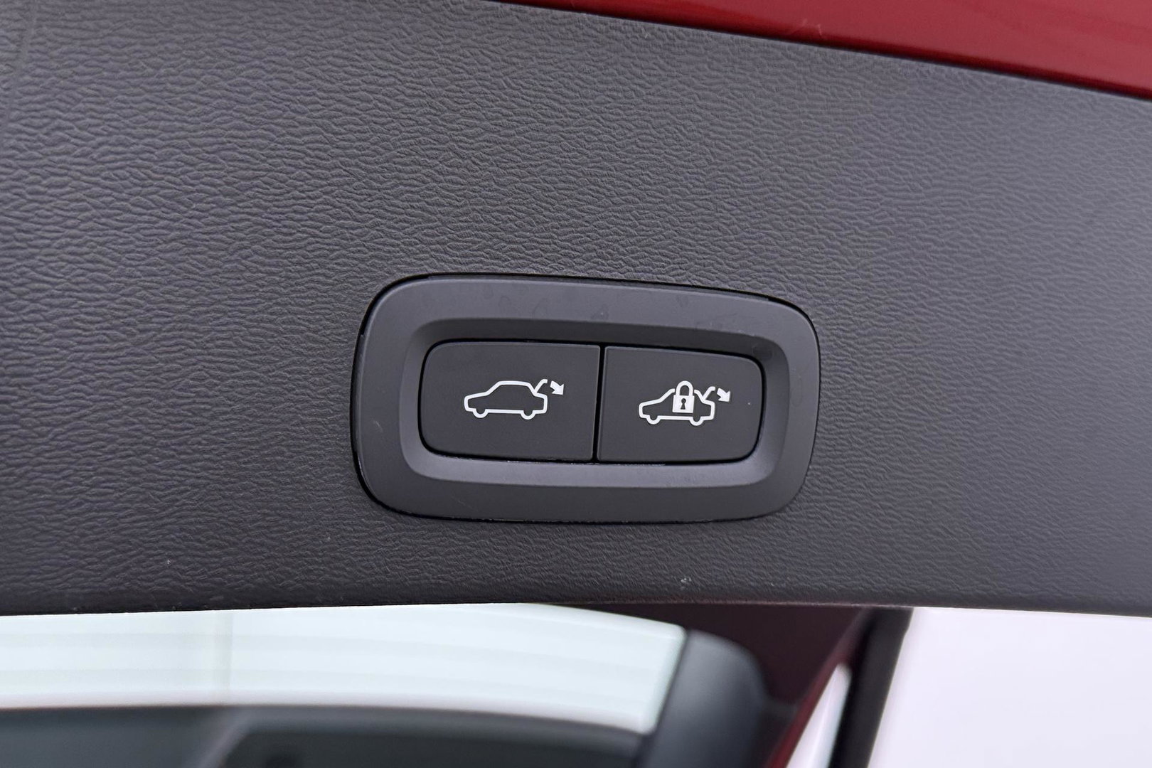 Volvo XC40 2.0 B3 Plus Dark | Harman/Kardon | Keyless | Camera | Stoel+Stuurverwarming | Memory | 18 Inch