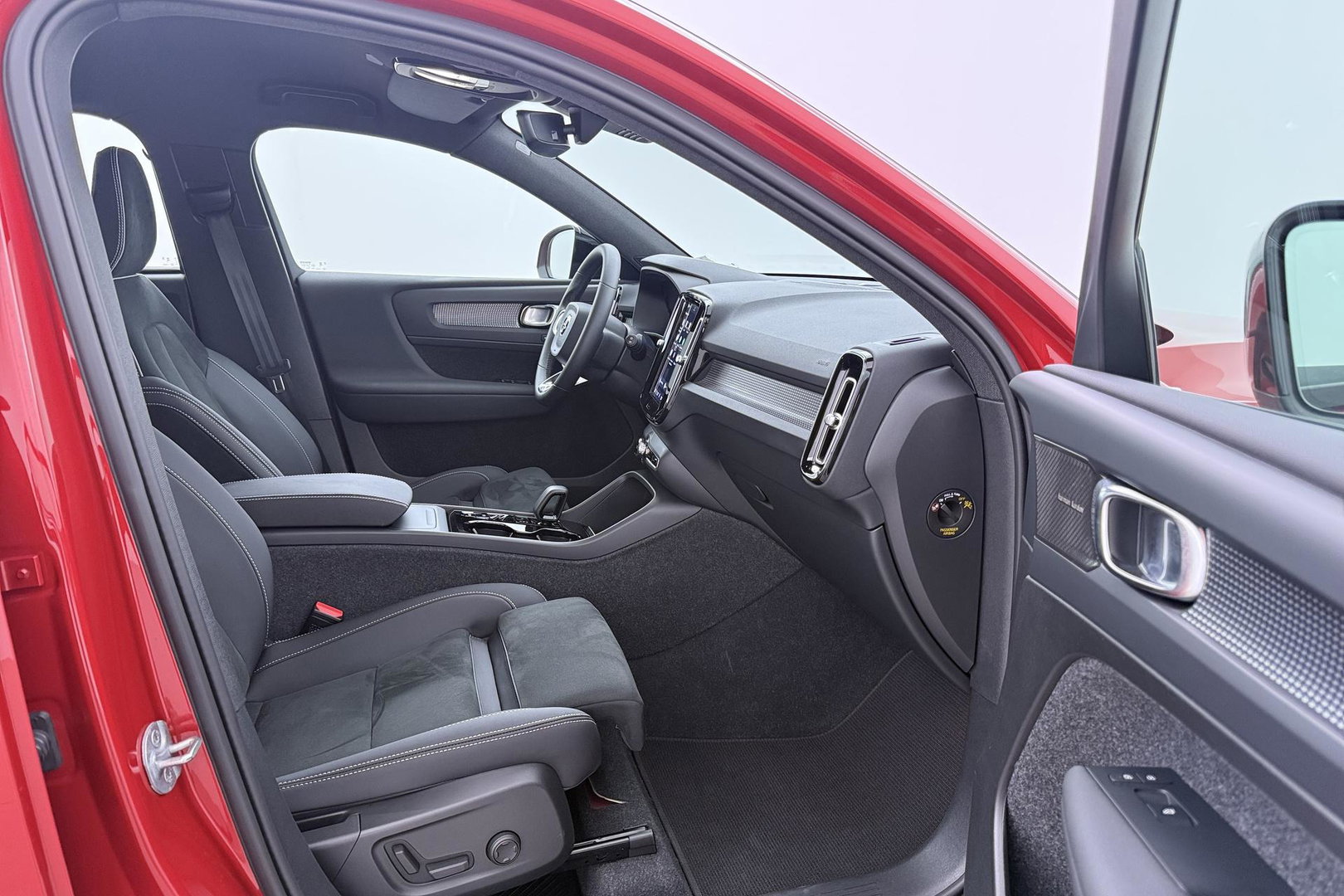 Volvo XC40 2.0 B3 Plus Dark | Harman/Kardon | Keyless | Camera | Stoel+Stuurverwarming | Memory | 18 Inch