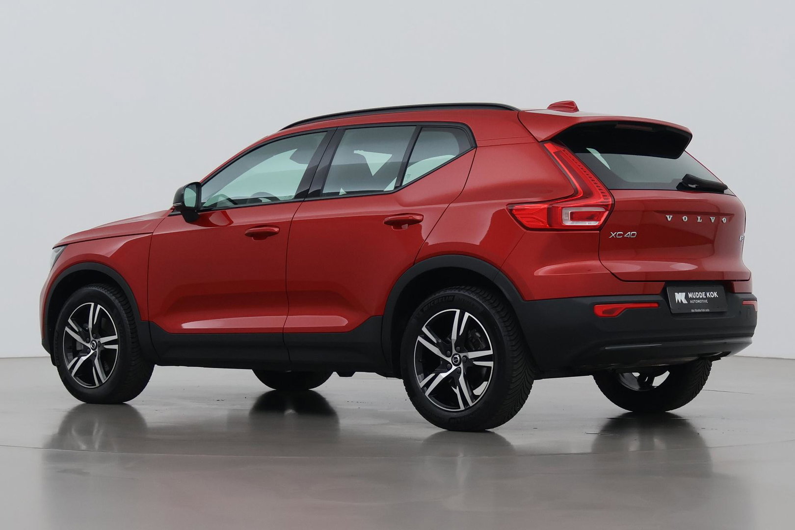 Volvo XC40 2.0 B3 Plus Dark | Harman/Kardon | Keyless | Camera | Stoel+Stuurverwarming | Memory | 18 Inch