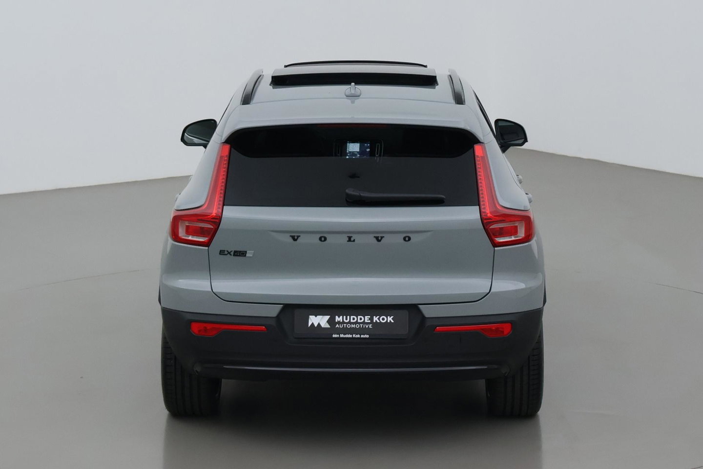 Volvo EX40 Single Motor Extended Range Plus Black Ed. 82 kWh | ACC | Panoramadak | Harman/Kardon | 360° Camera | Warmtepomp | Stoel+Stuurverwarming | 20 inch