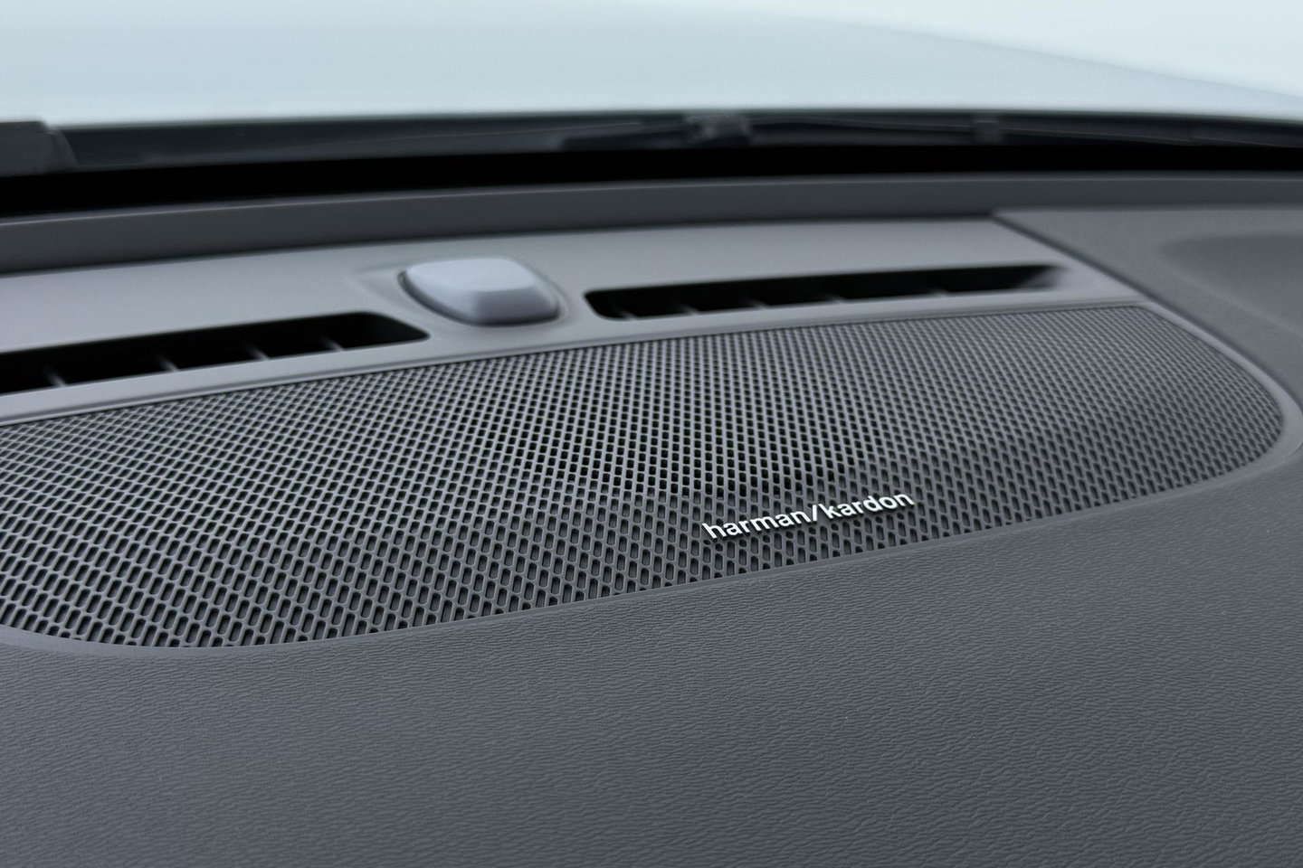 Volvo EX40 Single Motor Extended Range Plus Black Ed. 82 kWh | ACC | Panoramadak | Harman/Kardon | 360° Camera | Warmtepomp | Stoel+Stuurverwarming | 20 inch