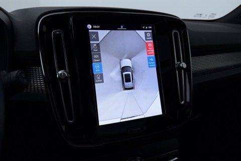 Volvo EX40 Single Motor Extended Range Plus Black Ed. 82 kWh | ACC | Panoramadak | Harman/Kardon | 360° Camera | Warmtepomp | Stoel+Stuurverwarming | 20 inch