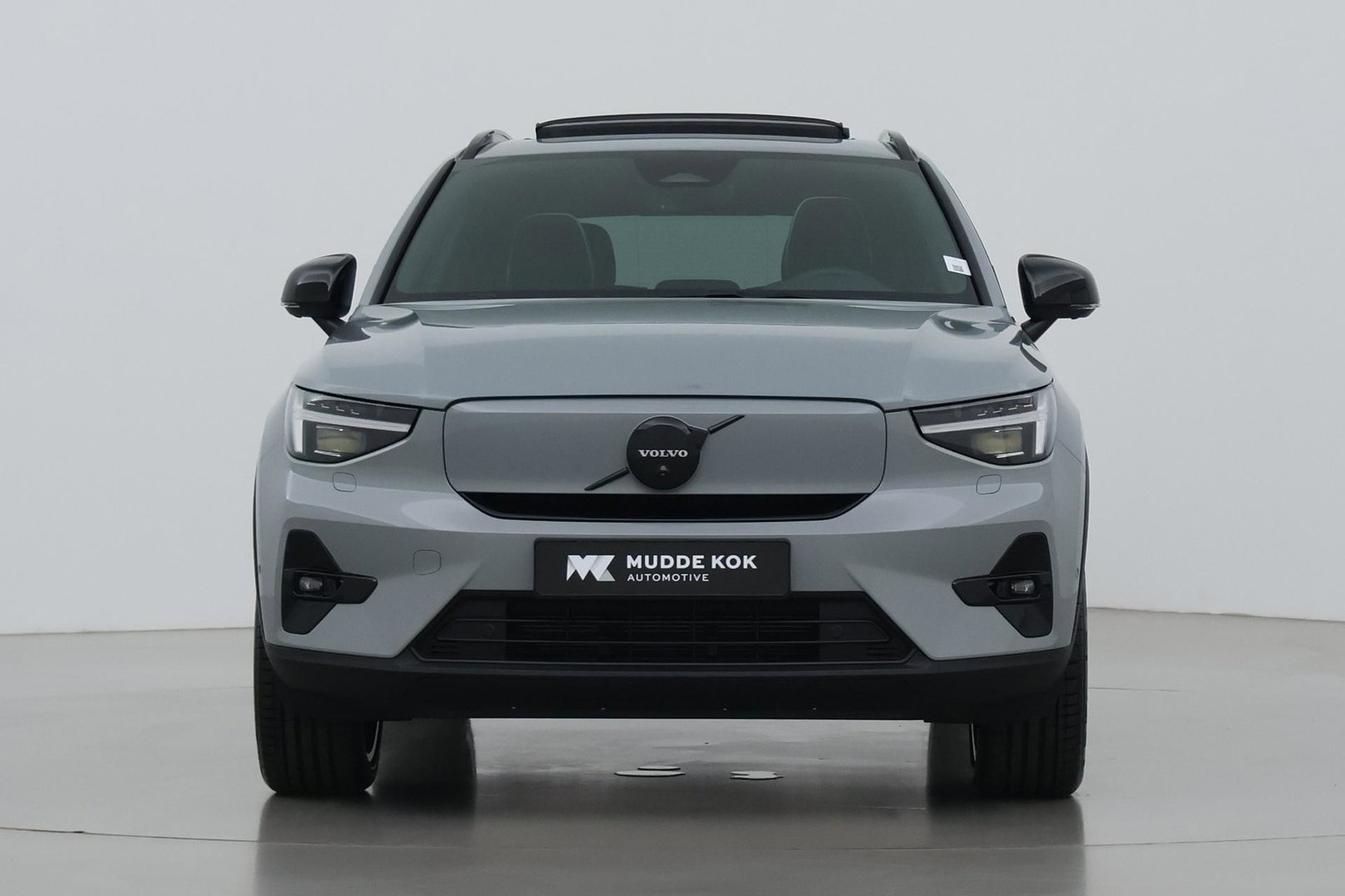Volvo EX40 Single Motor Extended Range Plus Black Ed. 82 kWh | ACC | Panoramadak | Harman/Kardon | 360° Camera | Warmtepomp | Stoel+Stuurverwarming | 20 inch