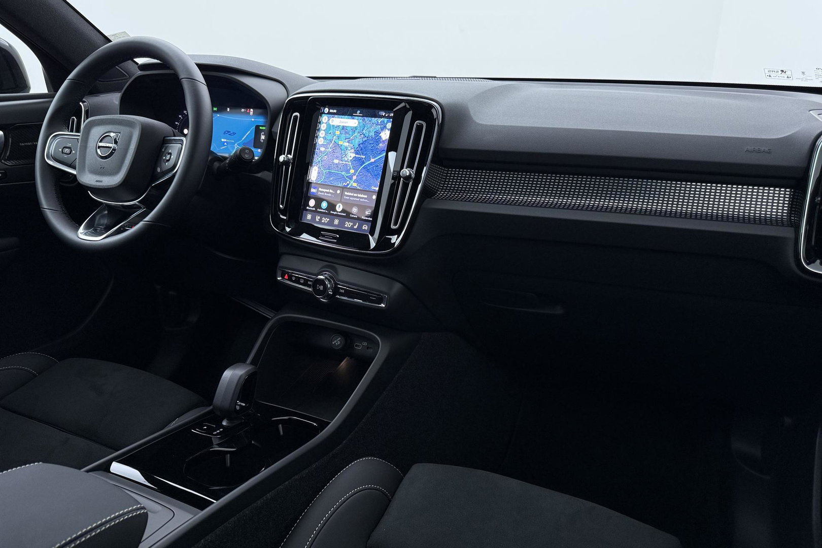 Volvo EX40 Single Motor Extended Range Plus Black Ed. 82 kWh | ACC | Panoramadak | Harman/Kardon | 360° Camera | Warmtepomp | Stoel+Stuurverwarming | 20 inch