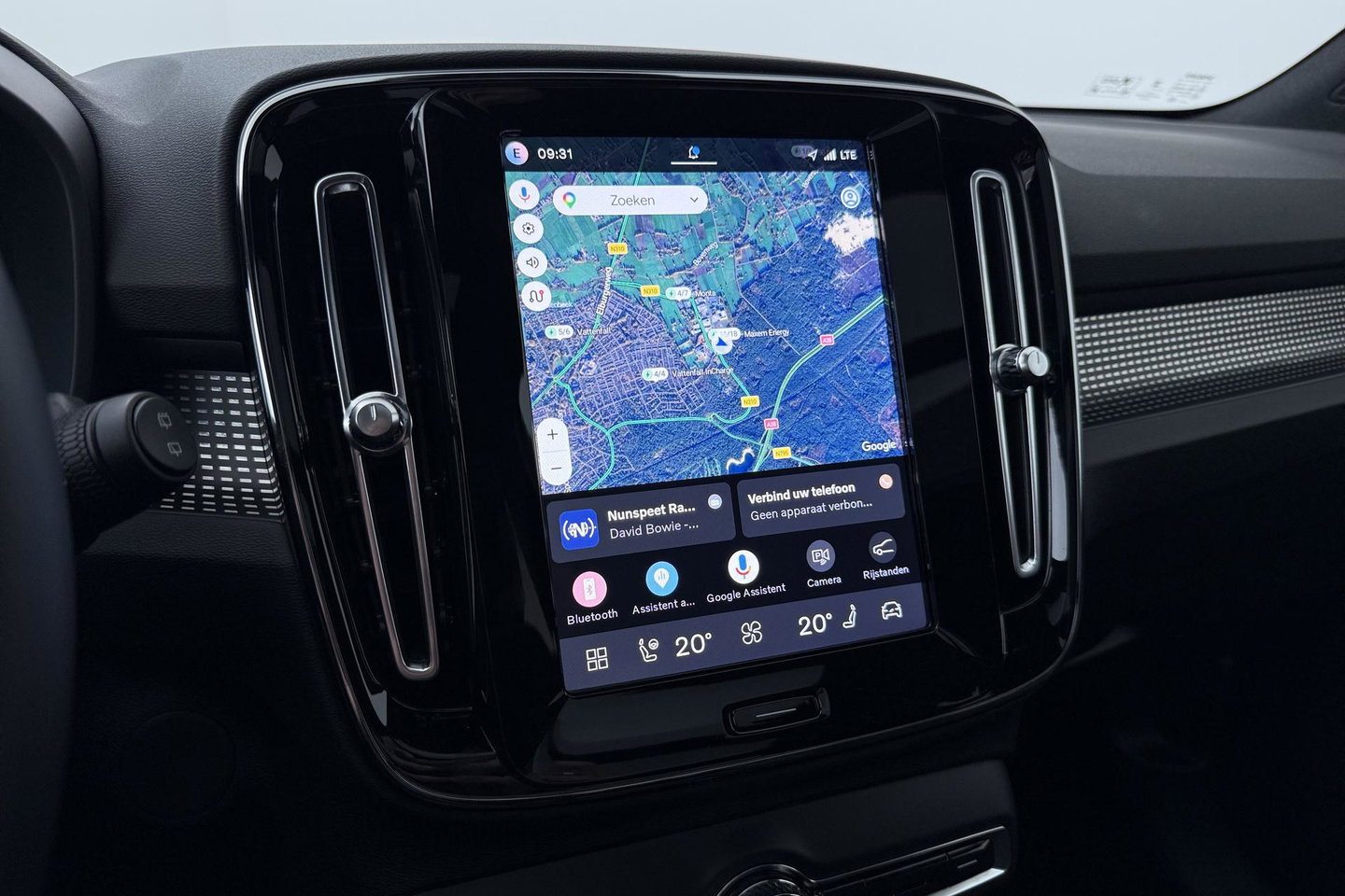 Volvo EX40 Single Motor Extended Range Plus Black Ed. 82 kWh | ACC | Panoramadak | Harman/Kardon | 360° Camera | Warmtepomp | Stoel+Stuurverwarming | 20 inch