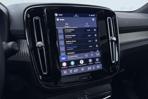 Volvo EX40 Single Motor Extended Range Plus Black Ed. 82 kWh | ACC | Panoramadak | Harman/Kardon | 360° Camera | Warmtepomp | Stoel+Stuurverwarming | 20 inch