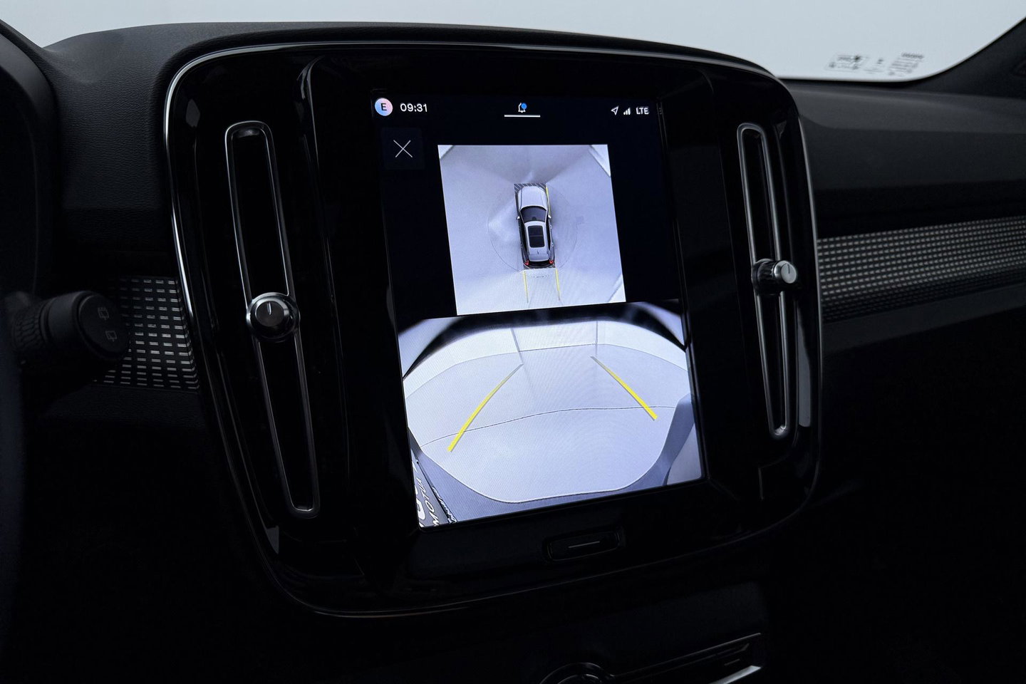 Volvo EX40 Single Motor Extended Range Plus Black Ed. 82 kWh | ACC | Panoramadak | Harman/Kardon | 360° Camera | Warmtepomp | Stoel+Stuurverwarming | 20 inch