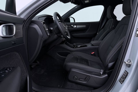 Volvo EX40 Single Motor Extended Range Plus Black Ed. 82 kWh | ACC | Panoramadak | Harman/Kardon | 360° Camera | Warmtepomp | Stoel+Stuurverwarming | 20 inch