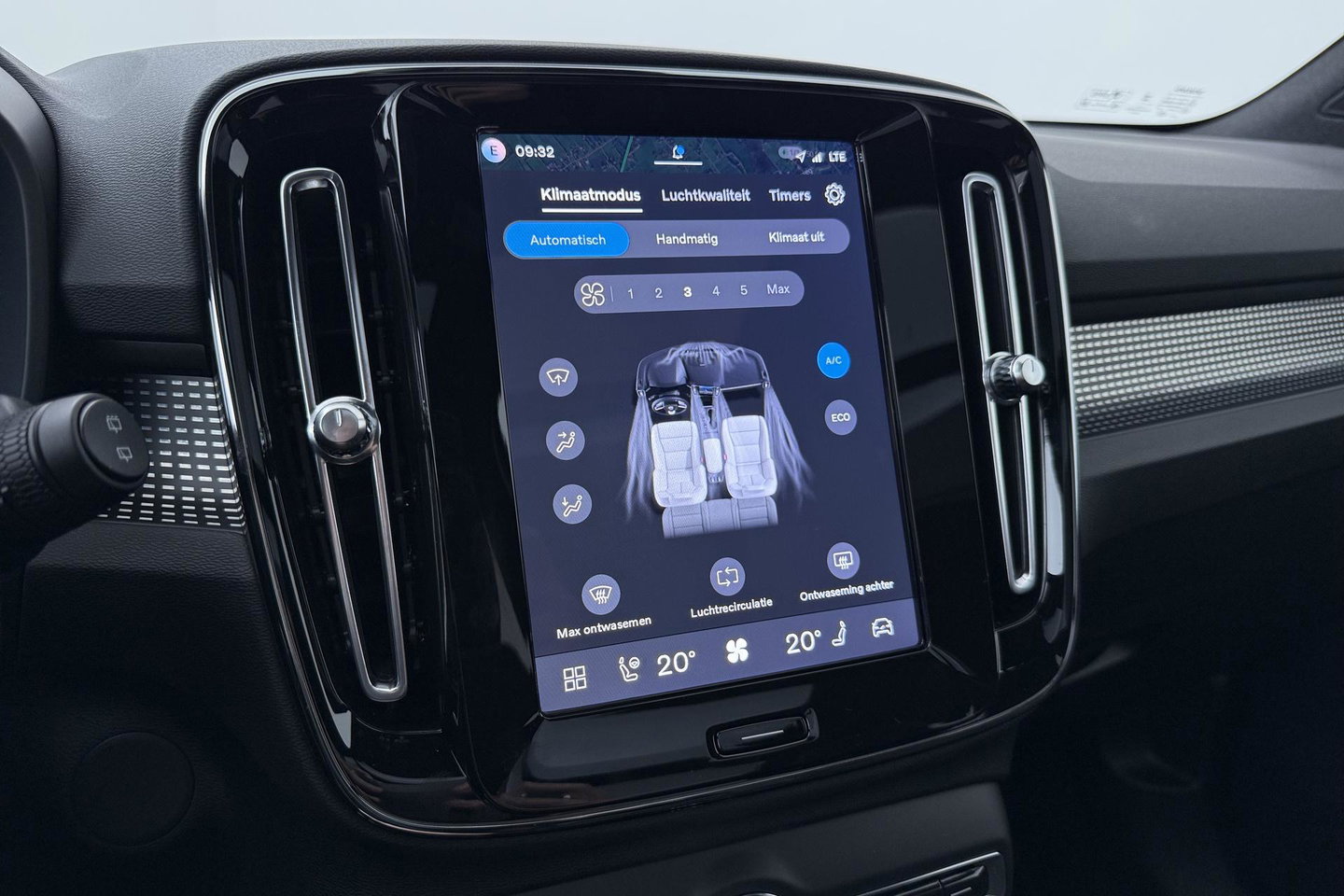 Volvo EX40 Single Motor Extended Range Plus Black Ed. 82 kWh | ACC | Panoramadak | Harman/Kardon | 360° Camera | Warmtepomp | Stoel+Stuurverwarming | 20 inch