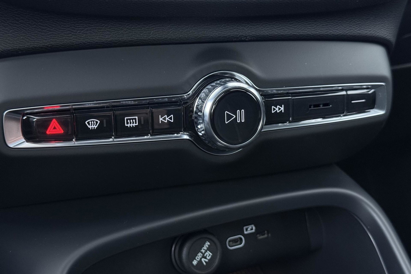 Volvo EX40 Single Motor Extended Range Plus Black Ed. 82 kWh | ACC | Panoramadak | Harman/Kardon | 360° Camera | Warmtepomp | Stoel+Stuurverwarming | 20 inch