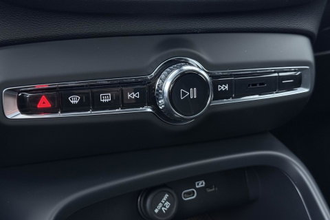 Volvo EX40 Single Motor Extended Range Plus Black Ed. 82 kWh | ACC | Panoramadak | Harman/Kardon | 360° Camera | Warmtepomp | Stoel+Stuurverwarming | 20 inch