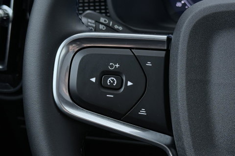 Volvo EX40 Single Motor Extended Range Plus Black Ed. 82 kWh | ACC | Panoramadak | Harman/Kardon | 360° Camera | Warmtepomp | Stoel+Stuurverwarming | 20 inch