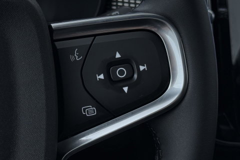 Volvo EX40 Single Motor Extended Range Plus Black Ed. 82 kWh | ACC | Panoramadak | Harman/Kardon | 360° Camera | Warmtepomp | Stoel+Stuurverwarming | 20 inch