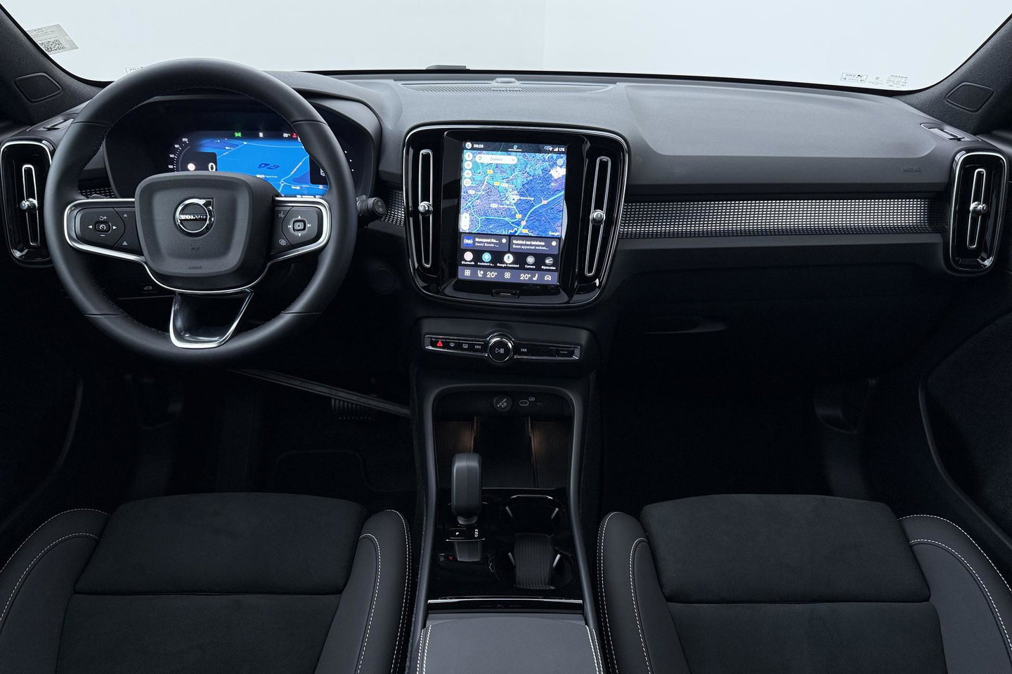 Volvo EX40 Single Motor Extended Range Plus Black Ed. 82 kWh | ACC | Panoramadak | Harman/Kardon | 360° Camera | Warmtepomp | Stoel+Stuurverwarming | 20 inch