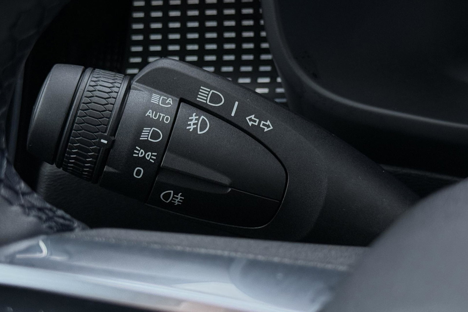 Volvo EX40 Single Motor Extended Range Plus Black Ed. 82 kWh | ACC | Panoramadak | Harman/Kardon | 360° Camera | Warmtepomp | Stoel+Stuurverwarming | 20 inch