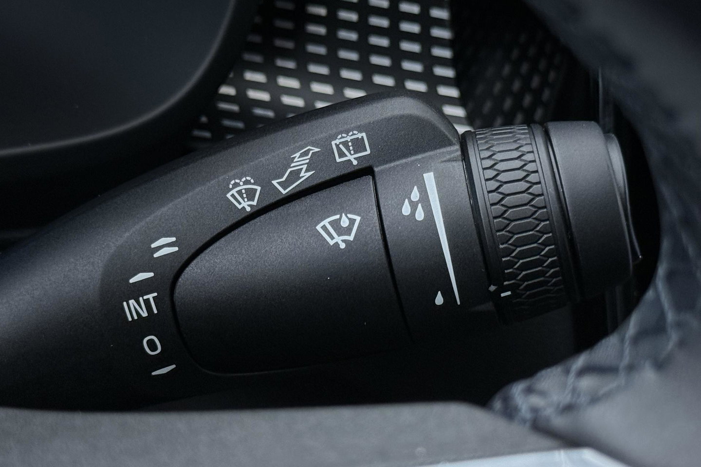 Volvo EX40 Single Motor Extended Range Plus Black Ed. 82 kWh | ACC | Panoramadak | Harman/Kardon | 360° Camera | Warmtepomp | Stoel+Stuurverwarming | 20 inch