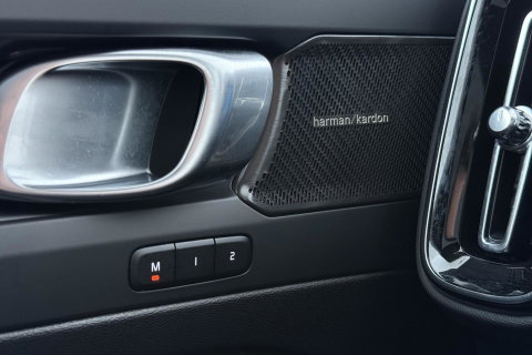 Volvo EX40 Single Motor Extended Range Plus Black Ed. 82 kWh | ACC | Panoramadak | Harman/Kardon | 360° Camera | Warmtepomp | Stoel+Stuurverwarming | 20 inch