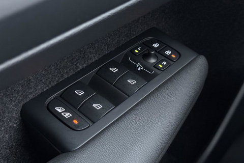 Volvo EX40 Single Motor Extended Range Plus Black Ed. 82 kWh | ACC | Panoramadak | Harman/Kardon | 360° Camera | Warmtepomp | Stoel+Stuurverwarming | 20 inch