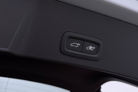Volvo EX40 Single Motor Extended Range Plus Black Ed. 82 kWh | ACC | Panoramadak | Harman/Kardon | 360° Camera | Warmtepomp | Stoel+Stuurverwarming | 20 inch