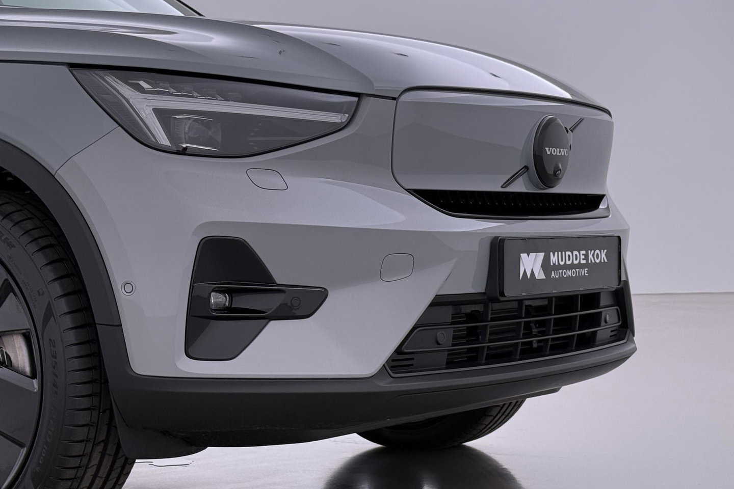Volvo EX40 Single Motor Extended Range Plus Black Ed. 82 kWh | ACC | Panoramadak | Harman/Kardon | 360° Camera | Warmtepomp | Stoel+Stuurverwarming | 20 inch