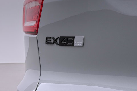 Volvo EX40 Single Motor Extended Range Plus Black Ed. 82 kWh | ACC | Panoramadak | Harman/Kardon | 360° Camera | Warmtepomp | Stoel+Stuurverwarming | 20 inch