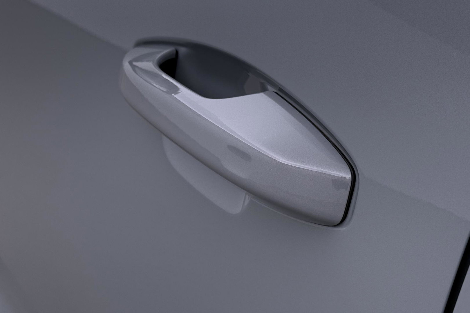 Volvo EX40 Single Motor Extended Range Plus Black Ed. 82 kWh | ACC | Panoramadak | Harman/Kardon | 360° Camera | Warmtepomp | Stoel+Stuurverwarming | 20 inch