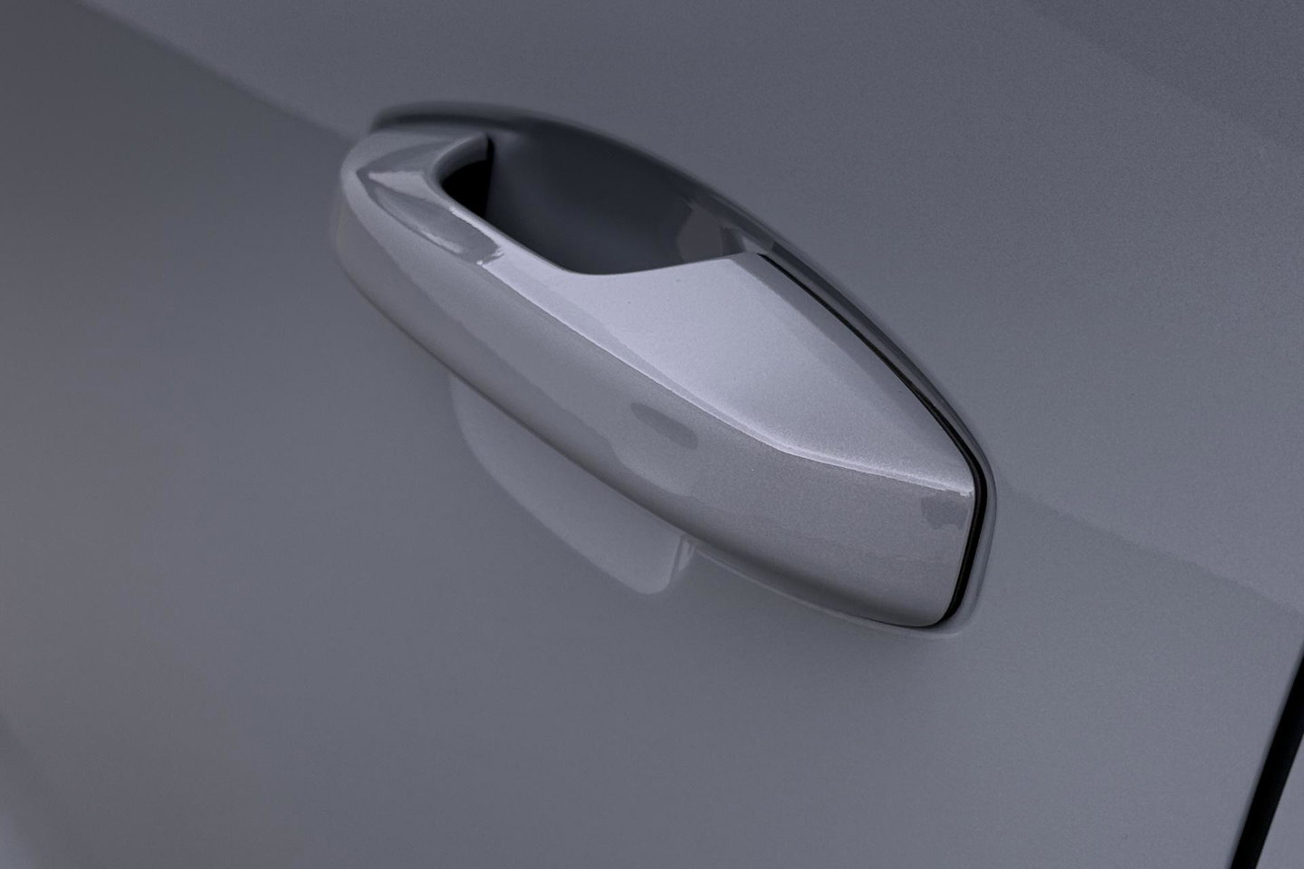 Volvo EX40 Single Motor Extended Range Plus Black Ed. 82 kWh | ACC | Panoramadak | Harman/Kardon | 360° Camera | Warmtepomp | Stoel+Stuurverwarming | 20 inch
