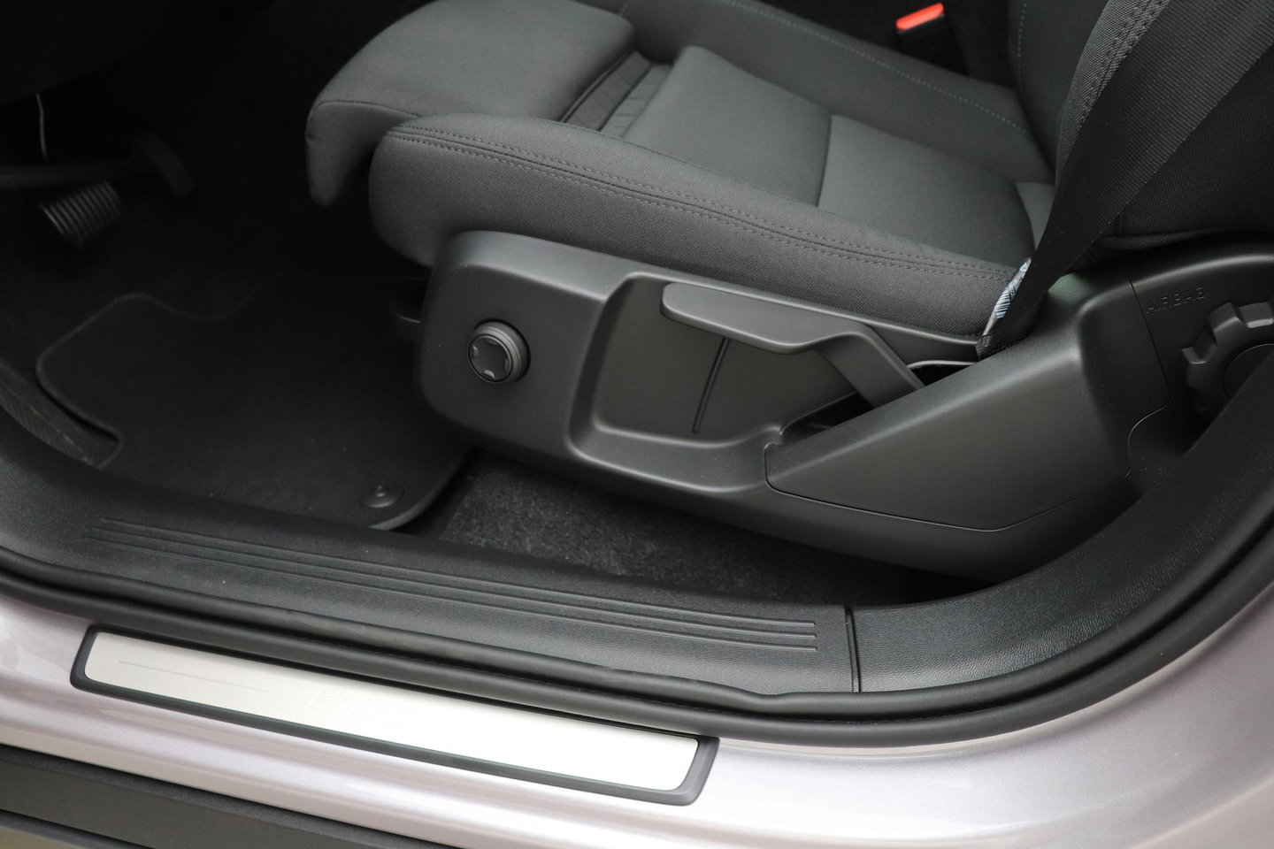 Volvo EX40 Twin Motor Plus 82 kWh | ACC | Harman/Kardon | 360° Camera | Stoel+Stuurverwarming | Keyless