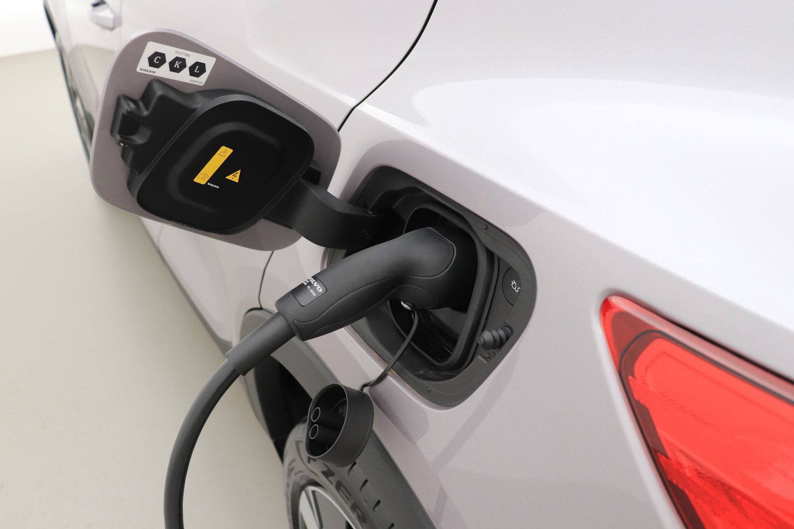 Volvo EX40 Twin Motor Plus 82 kWh | ACC | Harman/Kardon | 360° Camera | Stoel+Stuurverwarming | Keyless