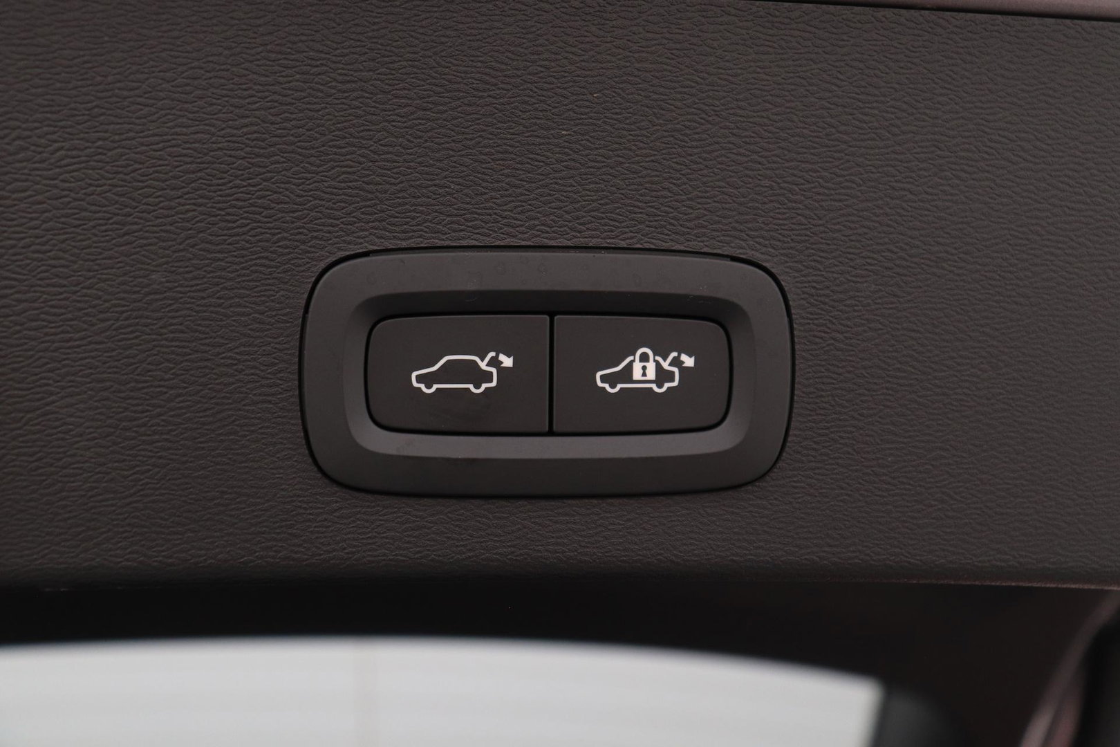 Volvo EX40 Twin Motor Plus 82 kWh | ACC | Harman/Kardon | 360° Camera | Stoel+Stuurverwarming | Keyless