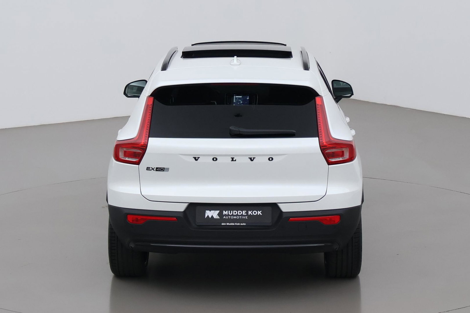 Volvo EX40 Single Motor Extended Range Plus Black Ed. 82 kWh | ACC | Panoramadak | 360° Camera | Harman/Kardon | BLIS | 20 Inch