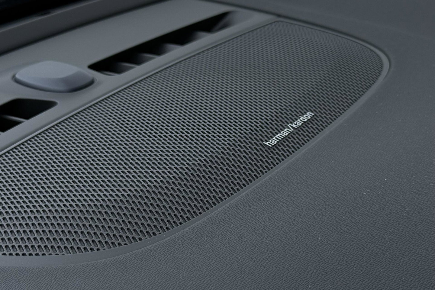Volvo EX40 Single Motor Extended Range Plus Black Ed. 82 kWh | ACC | Panoramadak | 360° Camera | Harman/Kardon | BLIS | 20 Inch