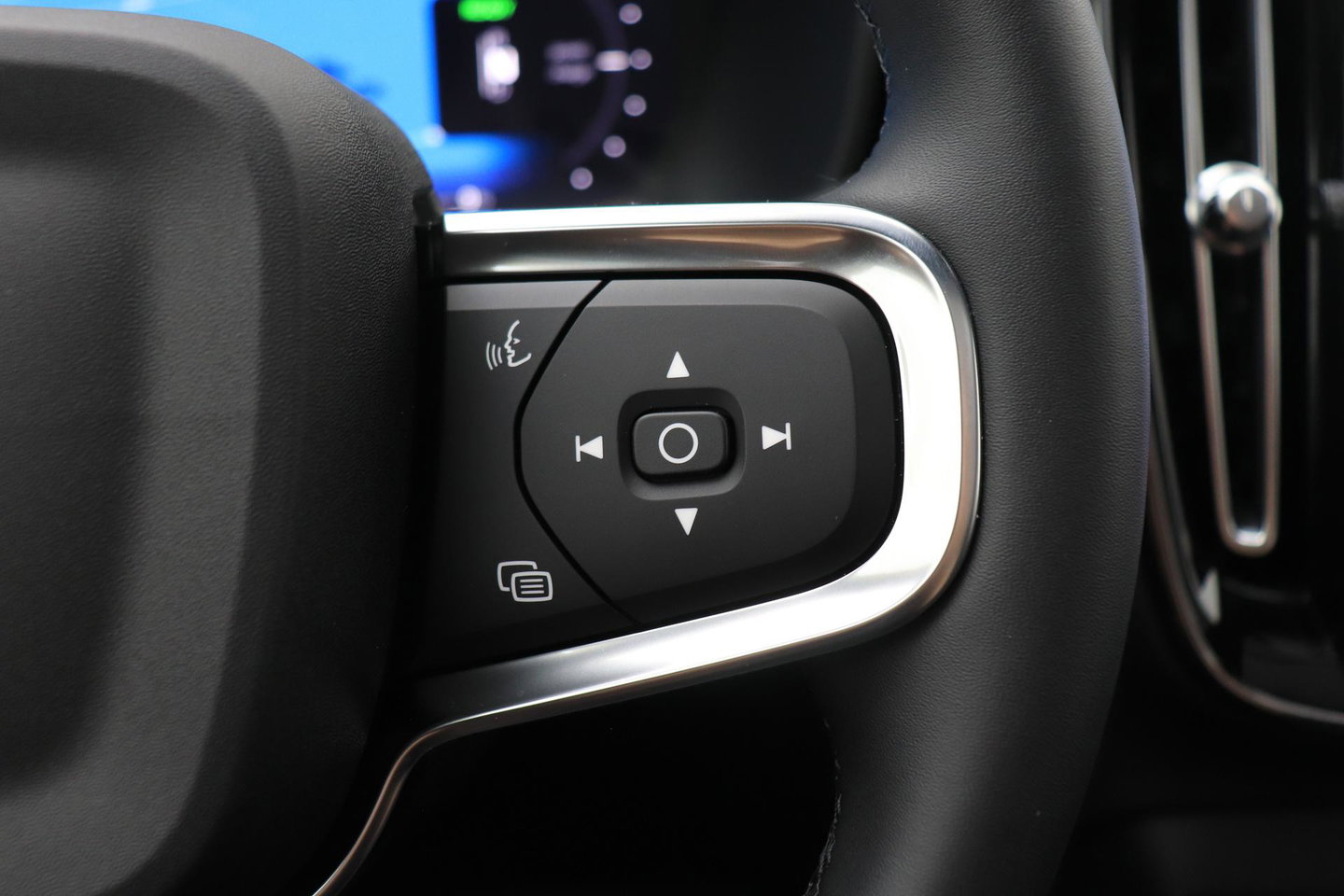 Volvo EX40 Single Motor Extended Range Plus Black Ed. 82 kWh | ACC | Panoramadak | 360° Camera | Harman/Kardon | BLIS | 20 Inch