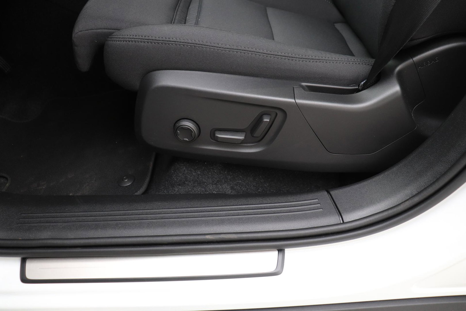Volvo EX40 Single Motor Extended Range Plus Black Ed. 82 kWh | ACC | Panoramadak | 360° Camera | Harman/Kardon | BLIS | 20 Inch